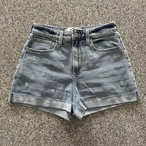 Hollister Mom Jean Shorts Size 3 / 2 Ultra High Rise‎ Curvy Women's Daisy Print